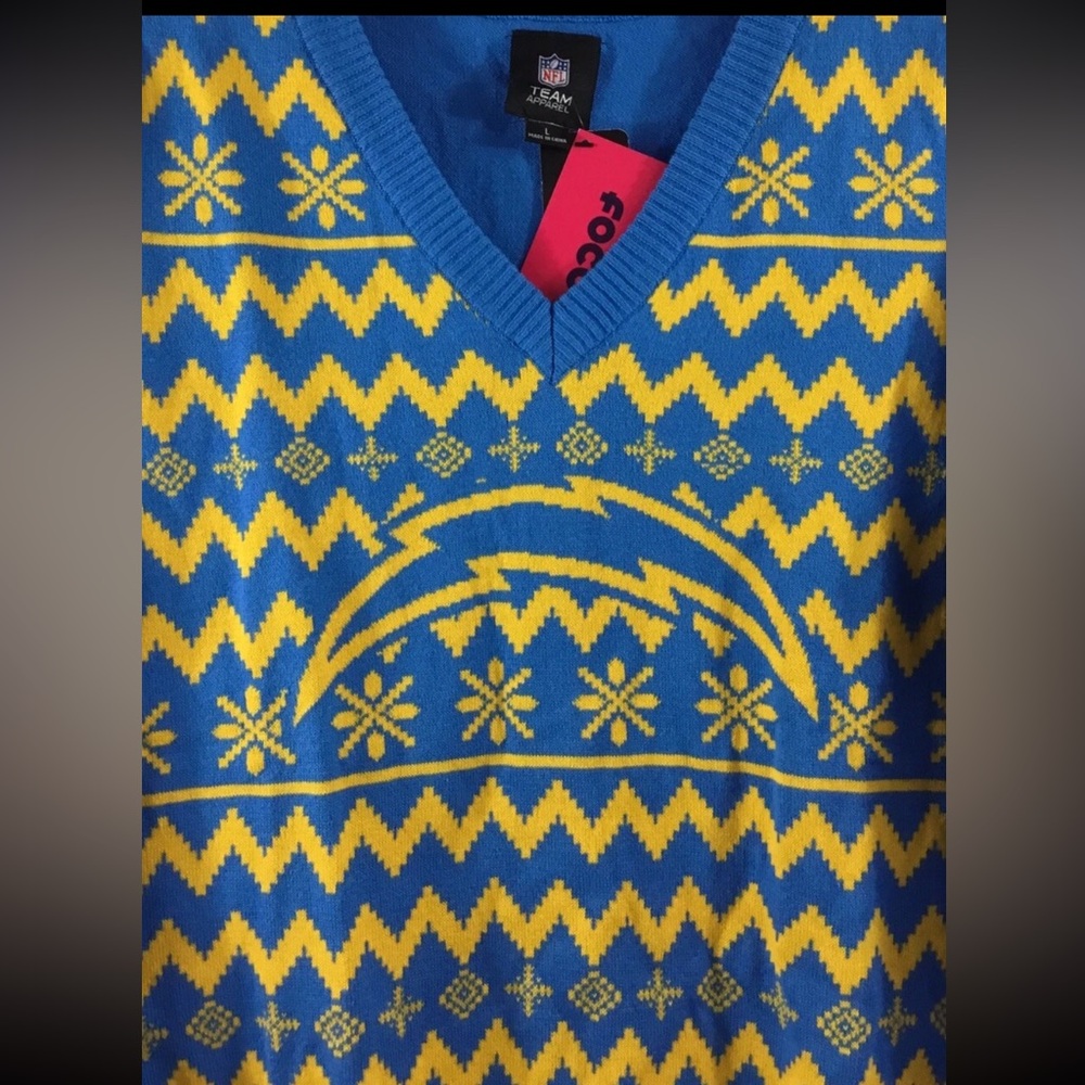 NFL V-Neck Sweater in Blue and Yellow. Los Ángeles Chargers
